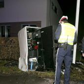 Alko-Lenker rammt Radarbox und flüchtet