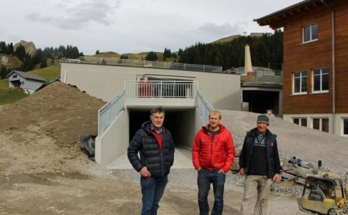 Die Tiefgarage haben Planer Muxel, Projektleiter Klocker und Seniorchef Hanspeter Straßhofer so gestaltet, dass darauf ein Hotelkomplex möglich ist. STP/3