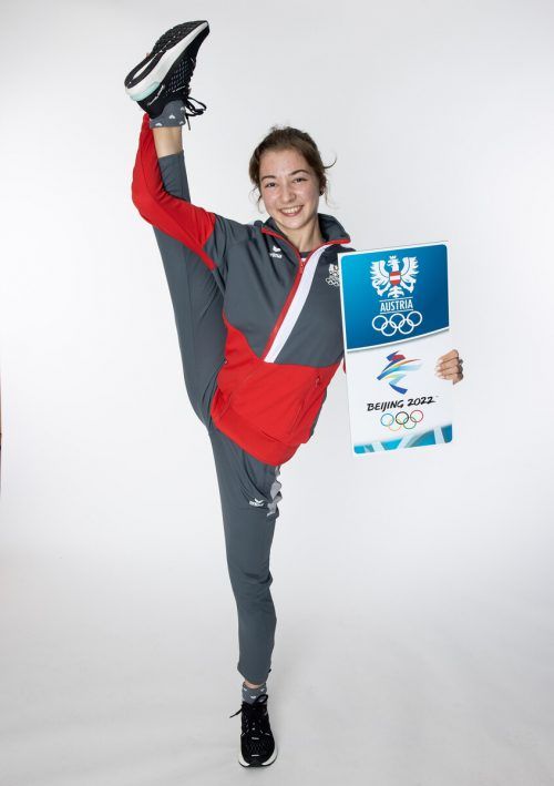 Eiskunstläuferin Olga Mikutina (Bild) feiert so wie das Alpin-Trio Ariane Rädler, Christine Scheyer und Johannes Strolz, das Bob-Duo Magdalena Baur und Kristian Huber, Rodler Yannick Müller und Snowboarder Julian Lüftner in Peking das Olympiadebüt. Bereits zum dritten Mal in Folge bei Winterspielen dabei ist Snowboarder Alessandro Hämmerle und zum zweiten Mal im Zeichen der fünf Ringe am Start sind Ski-Lady Katharina Liensberger, Rodler Thomas Steu und Snowboarder Lukas Mathies. GEPA
