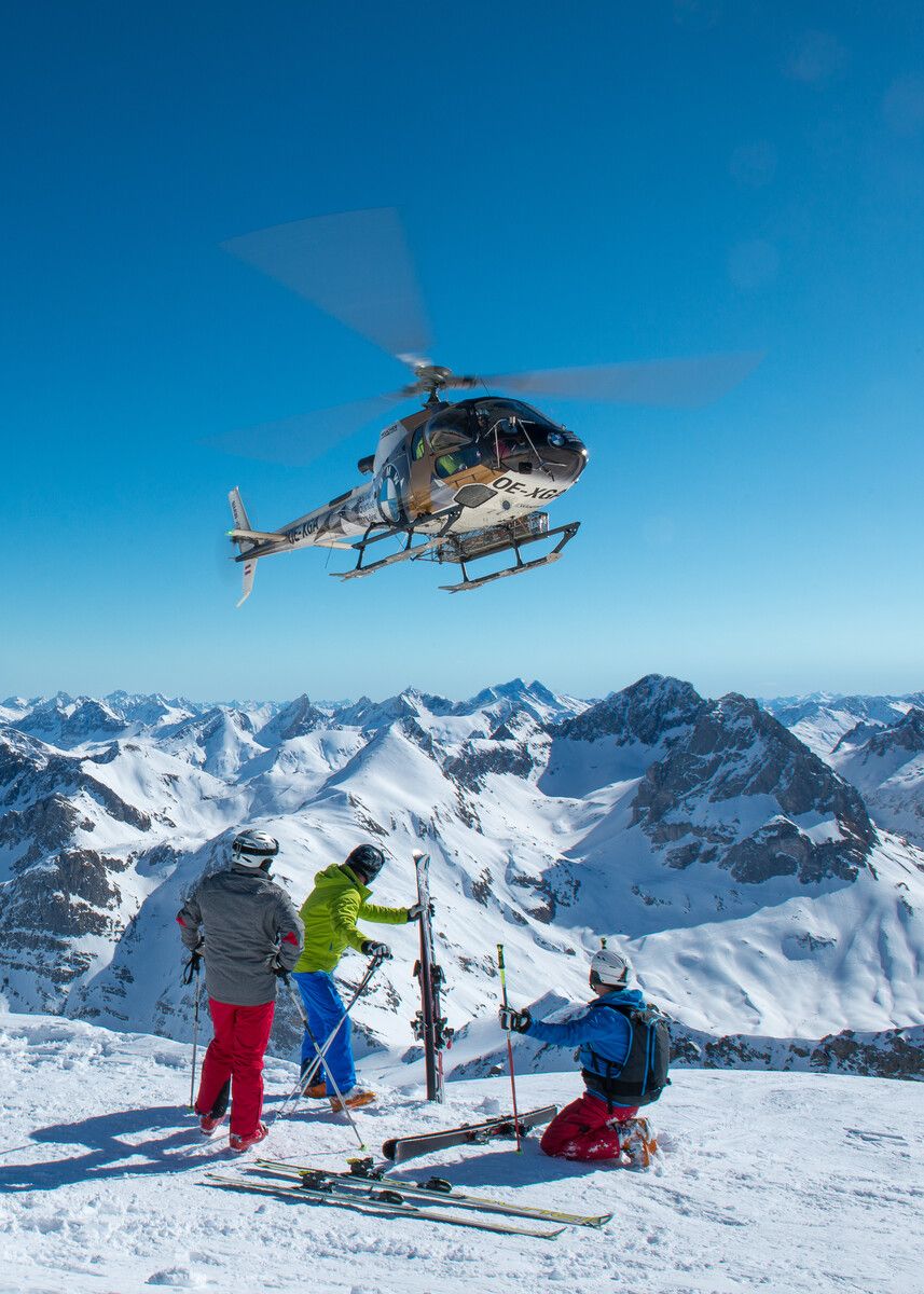Die umstrittene Praxis wird in Vorarlberg weiter fortgeführt. Damit bleibt Vorarlberg das einzige Bundesland, in dem Heliskiing erlaubt ist. ⇒LECH/ZÜRS TOURISMUS