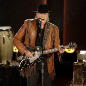 Neil Young droht Spotify