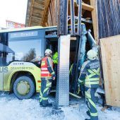 Landbus machte sich selbstständig: Neun Verletzte bei Unfall in Bürserberg. »A10