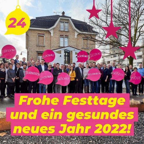 Jener Mann, der im Bild links oben das Bregenz-Schild in die Höhe hält, ist zum Zeitpunkt des Postings gar nicht mehr Teil der Neos. Screenshot