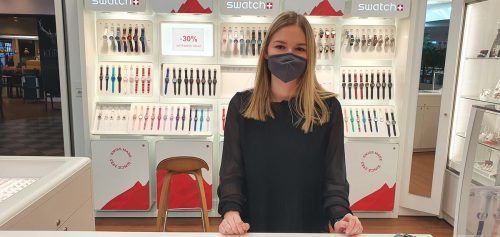 Jennifer Fend lobt die Bereitschaft der Kunden, ihr 2G-Zertifikat vorzuzeigen. VN/MIP
