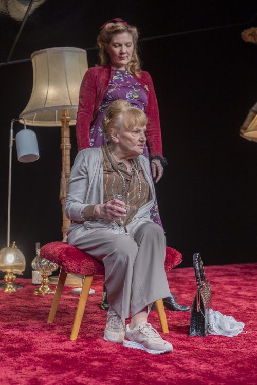 Johanna Tomek und Nicola Trub in „Limbus“. VN/Paulitsch