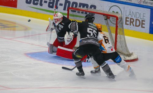 Lange sah es danach aus, als könnte Linus Lundin gegen Linz ohne Gegentor bleiben. Am Ende ging der Schwede bei seiner Premiere im Dornbirn-Tor aber mit einer Niederlage vom Eis. KlH