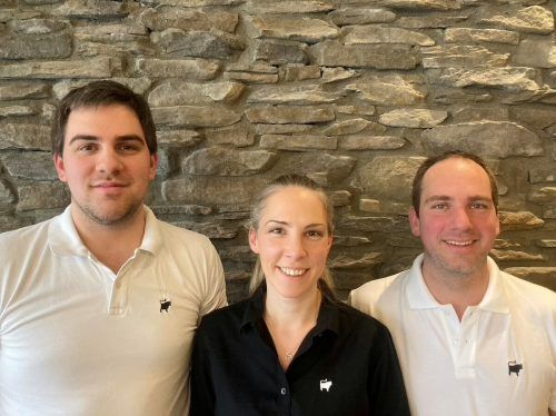 Metzgermeister Christian Schatz (v.l.), Touristikkauffrau Michaela Schatz und Metzgermeister Dieter Schatz. schatz