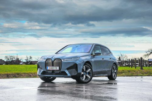 Mit dem großspurigen iX zelebriert BMW augenfällig, was Masse und Klasse in der Elektromobilität alles hergeben. vn/steurer