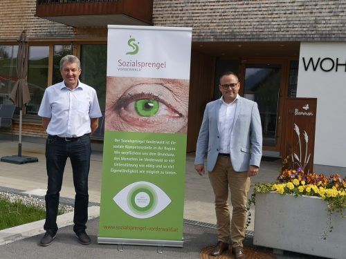 Obmann Gebhard Bechter und Geschäftsführer Bernd Schuster freuen sich über das hervorragende Zeugnis für den Sozialsprengel. ME/2