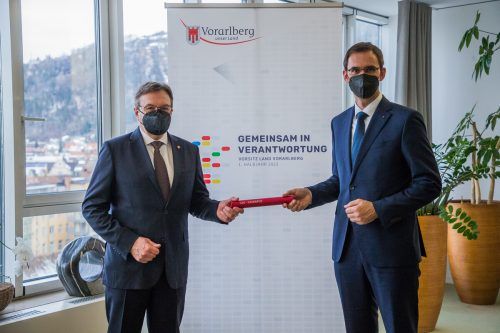 Platter (l.) übergab Wallner das Staffelholz zur Vorsitzführung. VN/STEURER