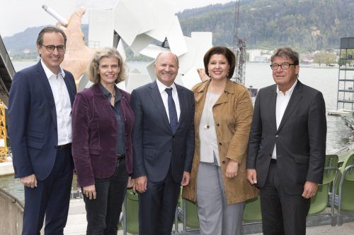 Präsident Hans-Peter Metzler (Mitte) mit Michael Grahammer, Sabine Haag, Verena Brunner-Loss und Wilhelm Muzyczyn. BF/Mathis