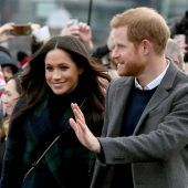 Meghan und Harry verteilen Essen