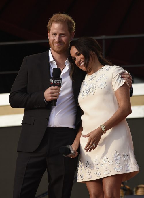 Prinz Harry und Meghan bleiben trotz Kritik bei Spotify.  ap