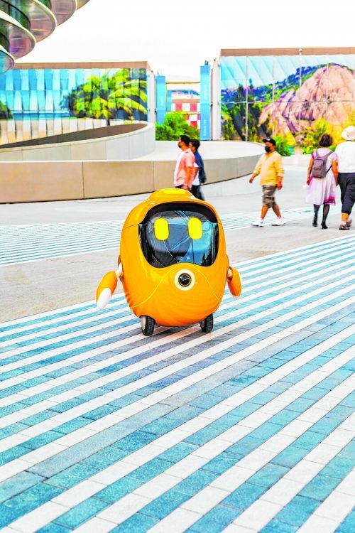 Roboter Opti ist eines der Maskottchen der Expo 2020. Mit ihm kann man Small-Talk halten oder Fotos schießen. Shutterstock (6)