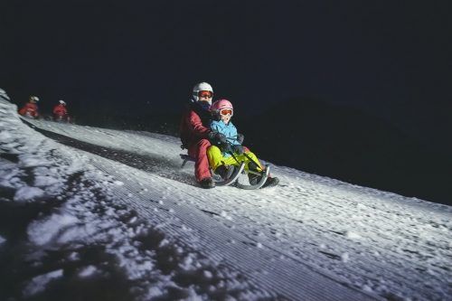 Rodelspaß kann man nicht nur in Schattenlagant haben, sondern auch beim Nachtrodeln in Brand. Alex Kaiser
