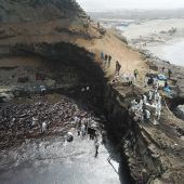 Peru ruft wegen Ölpest nach Tsunami den Umweltnotstand aus