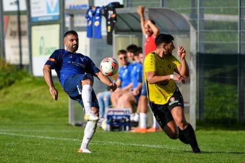 Serkan Yildiz (Bild) spielt im Frühjahr für Bezau mit Trainer Cetin Batir. VN-Lerch