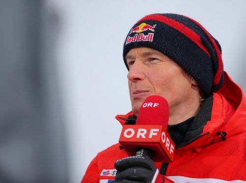 Skisprunglegende Andreas Goldberger schaut den Talenten auf die Beine. gepa