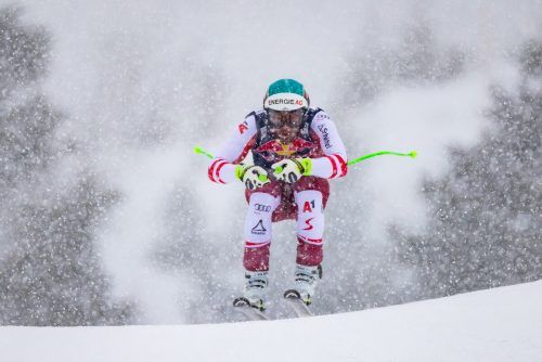 Vincent Kriechmayr hatte auf seiner Fahrt im zweiten Training auf der Streif für die erste Abfahrt heute mit viel Neuschnee zu kämpfen. apa