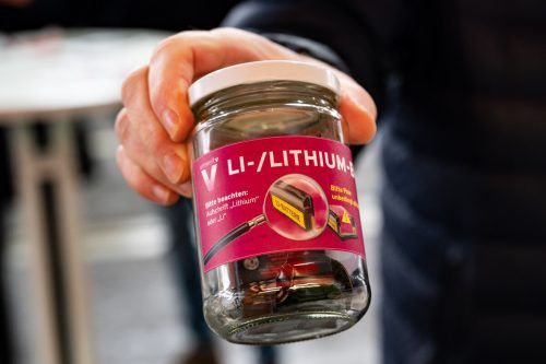 Zukünftig in den Vorarlberger Haushalten: Die Sammelgläser für Batterien. VLK