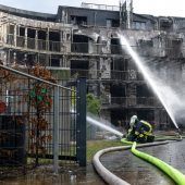 Feuer zerstört riesigen Wohnkomplex in Essen
