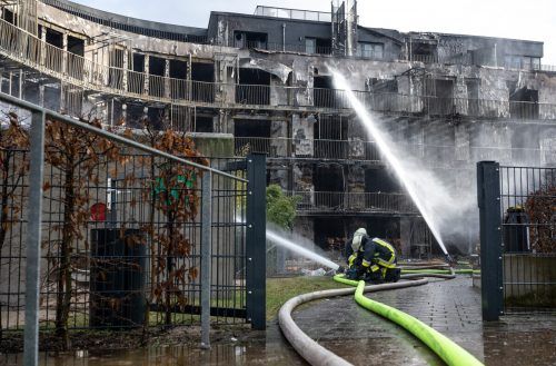 128 Menschen haben bei dem Brand ihre Wohnung verloren. dpa