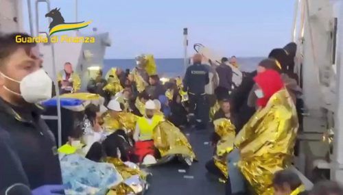 278 Menschen wurden am Freitag gerettet. Reuters/Guardia di Finanza