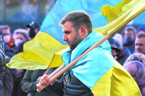 300 Menschen standen am Sonntagabend in Bregenz für die Ukraine ein. VN/Stiplovsek