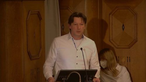 Alexander Moosbrugger präzisierte am Ende der Stadtvertretungssitzung so manches. So kam dann der Prüfungsbericht zum Kulturverein doch noch zur Sprache.  Stadt Bregenz/Youtube