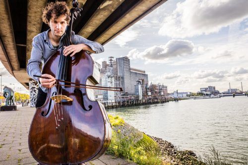 Als Kontrabassist konnte Johannes Fend seine Leidenschaft zum Beruf machen. T. Huisman