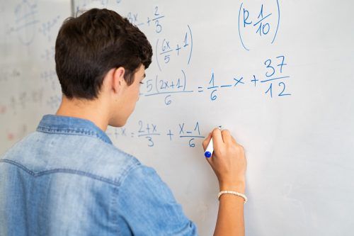 Auch Mathematik zählt zu den sogenannten MINT-Fächern.  Shutterstock