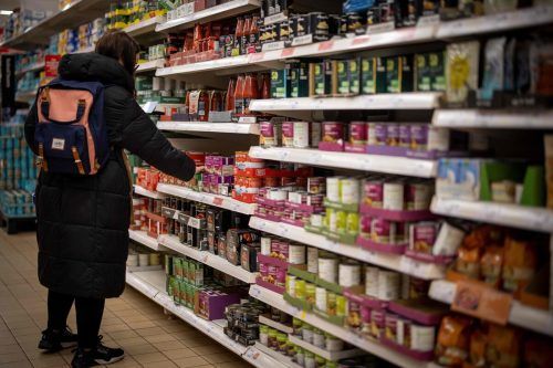 Aufgrund der Preissteigerungen und Engpässe bei Verpackungen und Rohstoffen werden viele Lebensmittel heuer teurer. AFP