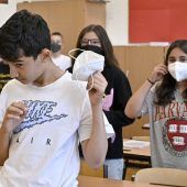 In den Klassen fallen die Masken