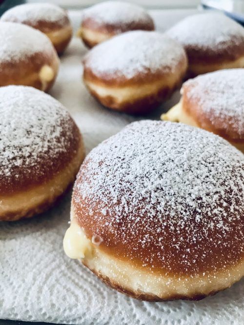 Bei Alexandra Frick gibt es in der Faschingszeit natürlich flaumige Krapfen mit Vanillecreme und Marillenfüllung. AFB