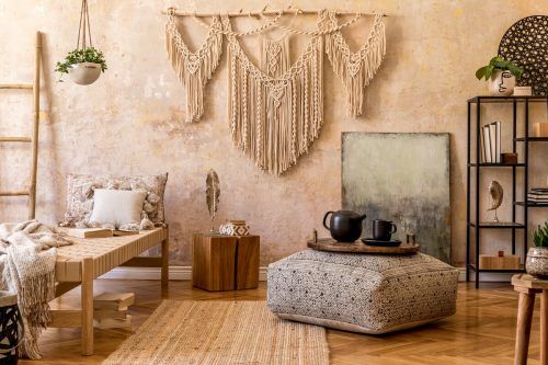 Beim Wabi-Sabi-Stil sind helle cremige Farben gefragt. Die Materialien kommen von Mutter Natur.  Shutterstock/2