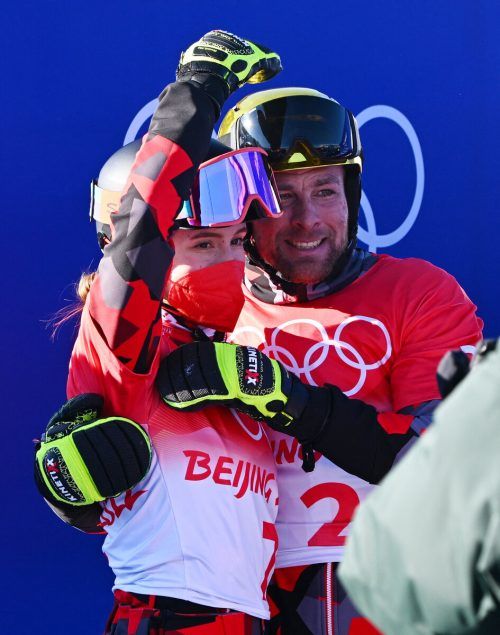 Benjamin Karl und Daniela Ulbing feiern ihre Medaillen. Reuters