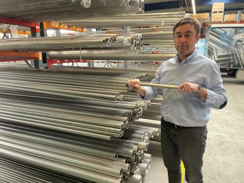 Eine Unterstützung ist notwendig. Die Menschen, die von den Teuerungen am meisten getroffen wurden, müssen entlastet werden. Seit Juli 2022 bekommen alle Mitarbeiter eine Lohnerhöhung im fast zweistelligen Prozentbereich. Das ist eine Sache der Fairness und Wertschätzung. Bernd Langebner, GF Stadelmann GmbH