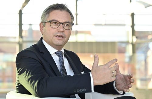 Brunner nimmt Stellung zu den finanzpolitischen Folgen des Kriegs.  APA/Punz
