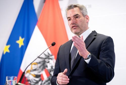Bundeskanzler Nehammer berief für Dienstag erneut das Krisenkabinett ein.  APA