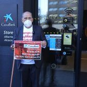 Rentner bei Protestaktion gegen spanische Banken erfolgreich