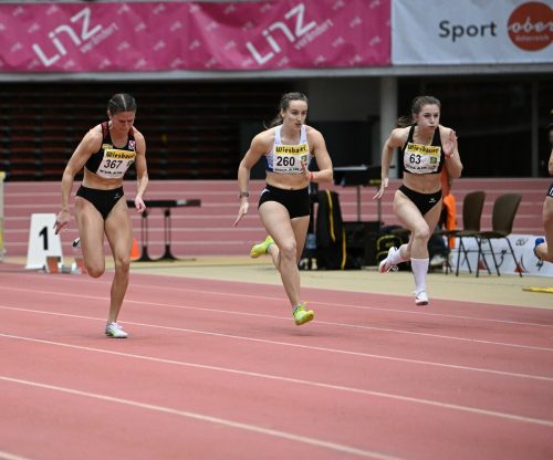Chiara-Belinda Schuler (r.) gewann Bronze im 60-m-Sprint und im Weitsprung. ÖLV/Nevsimal