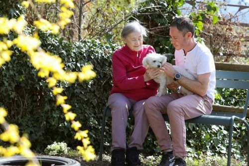 Das Hospiz-Team sucht Freiwillige, die Menschen aller Altergruppen an ihrem Lebensende sowie Trauernde begleiten.  Caritas