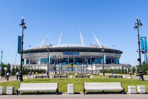 Das Stadion von St. Petersburg, in dem 2022 das Champions-League-Finale stattfinden sollte, hört auf den Namen „Gazprom-Arena“. GEPA