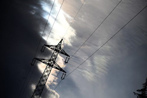 Was wäre, wenn plötzlich der Strom weg ist? Das KFV empfiehlt, Vorräte anzulegen und immer genug Bargeld daheim zu haben. ⇒APA