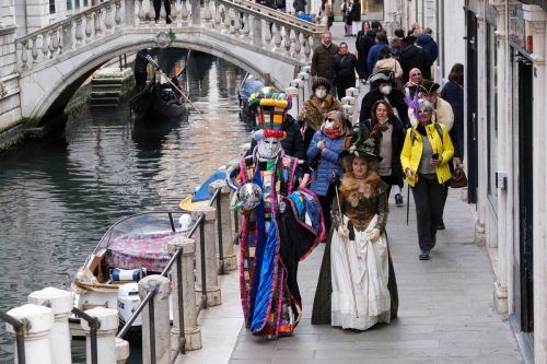 Der Karneval in Venedig hat zahlreiche Touristen angelockt. Reuters