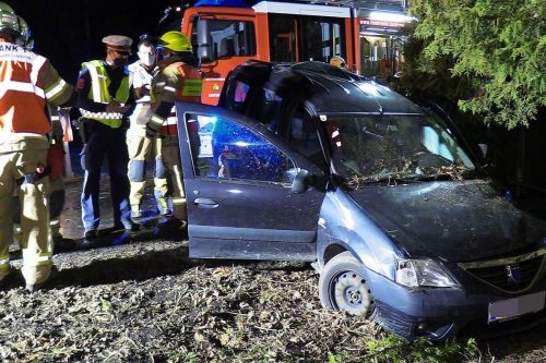 Der Pkw des 28-Jährigen war über den Fahrbahnrand hinausgeraten und beim Aufprall völlig zerstört worden.  m. shourot