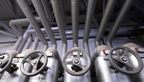 Der russische Angriff auf die Ukraine hat den Aktienmärkten einen schweren Schlag versetzt. Auch die Energiepreise werden weiter steigen und die Inflation antreiben. APA