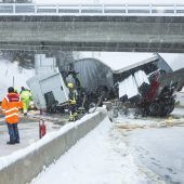 Umgestürzter Lkw blockierte Arlbergschnellstraße