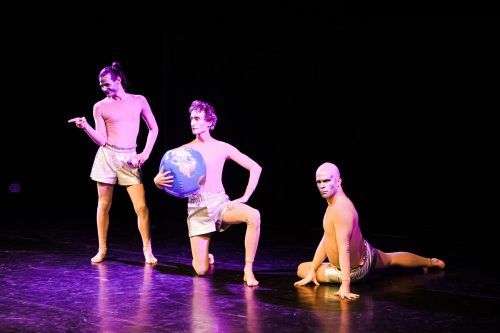 Die Compagnie Dada Zirkus gastiert mit „Genesis“ im Spielboden. Dada
