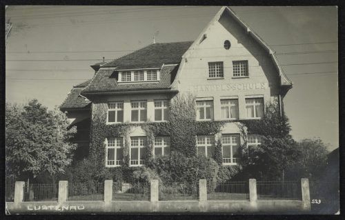 Die damalige Bundeshandelsschule im Jahr 1927.